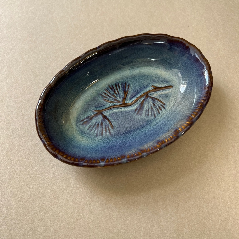 Vintage style butter/trinket pottery dish